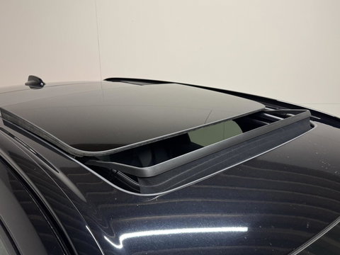 Volvo XC60 2.0 T6 Plug-in hybrid AWD R-Design Pano Google H/K HUD 360º