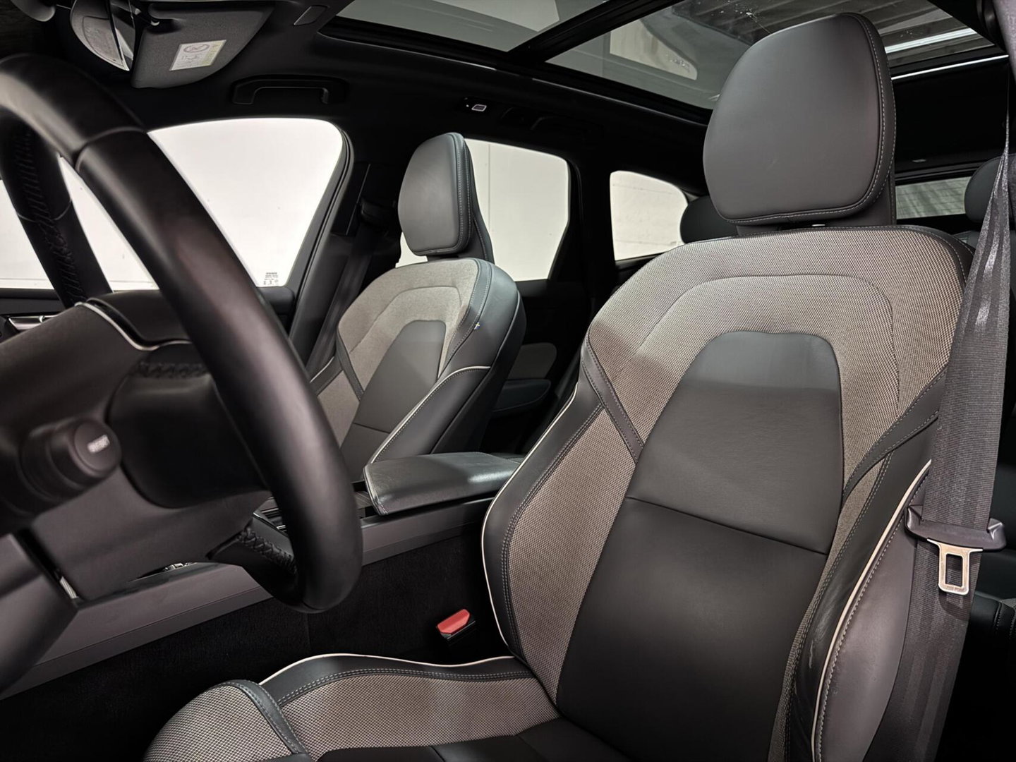 Volvo XC60 2.0 T6 Plug-in hybrid AWD R-Design Pano Google H/K HUD 360º