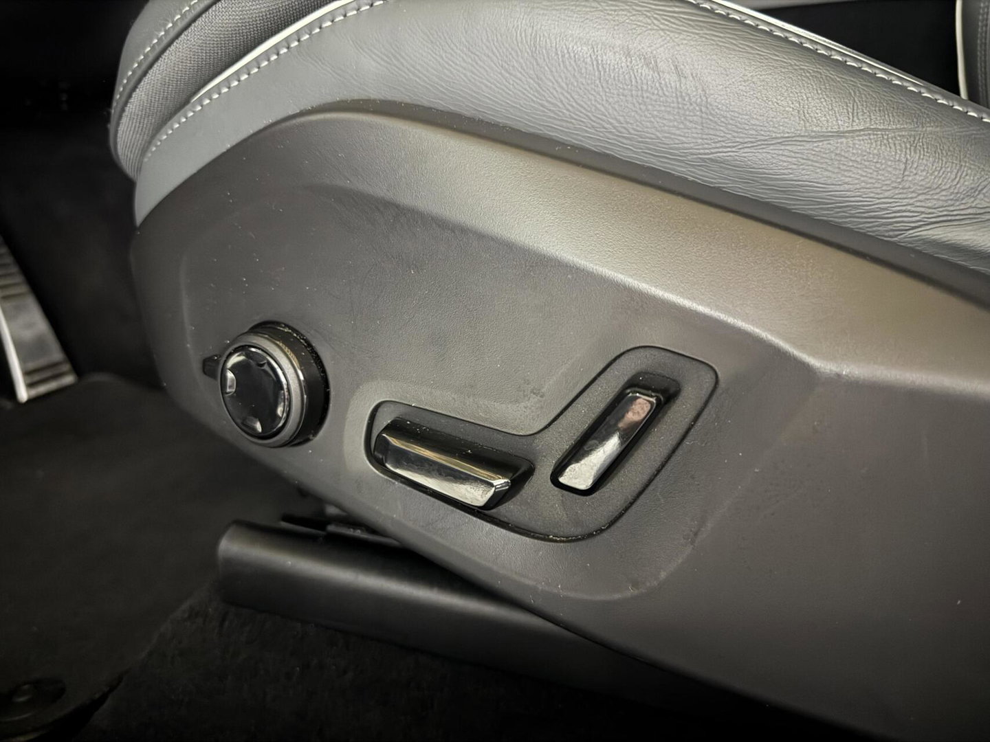 Volvo XC60 2.0 T6 Plug-in hybrid AWD R-Design Pano Google H/K HUD 360º