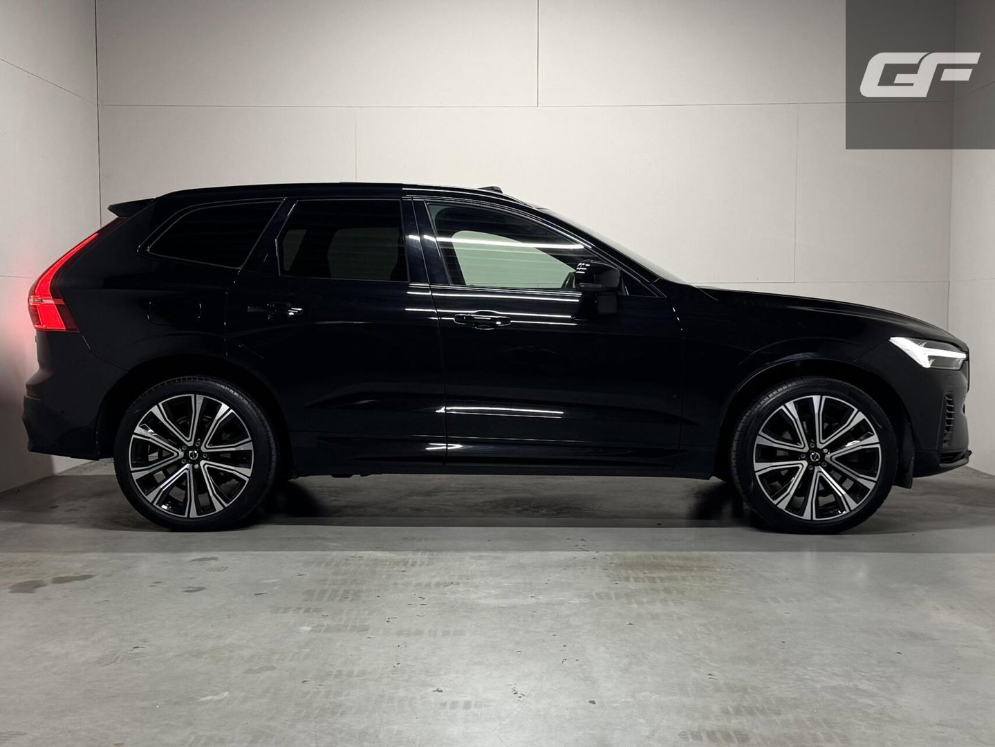 Volvo XC60 2.0 T6 Plug-in hybrid AWD R-Design Pano Google H/K HUD 360º