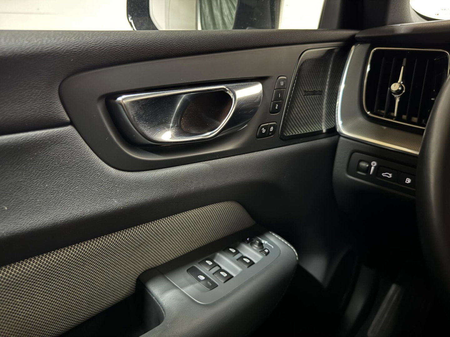 Volvo XC60 2.0 T6 Plug-in hybrid AWD R-Design Pano Google H/K HUD 360º