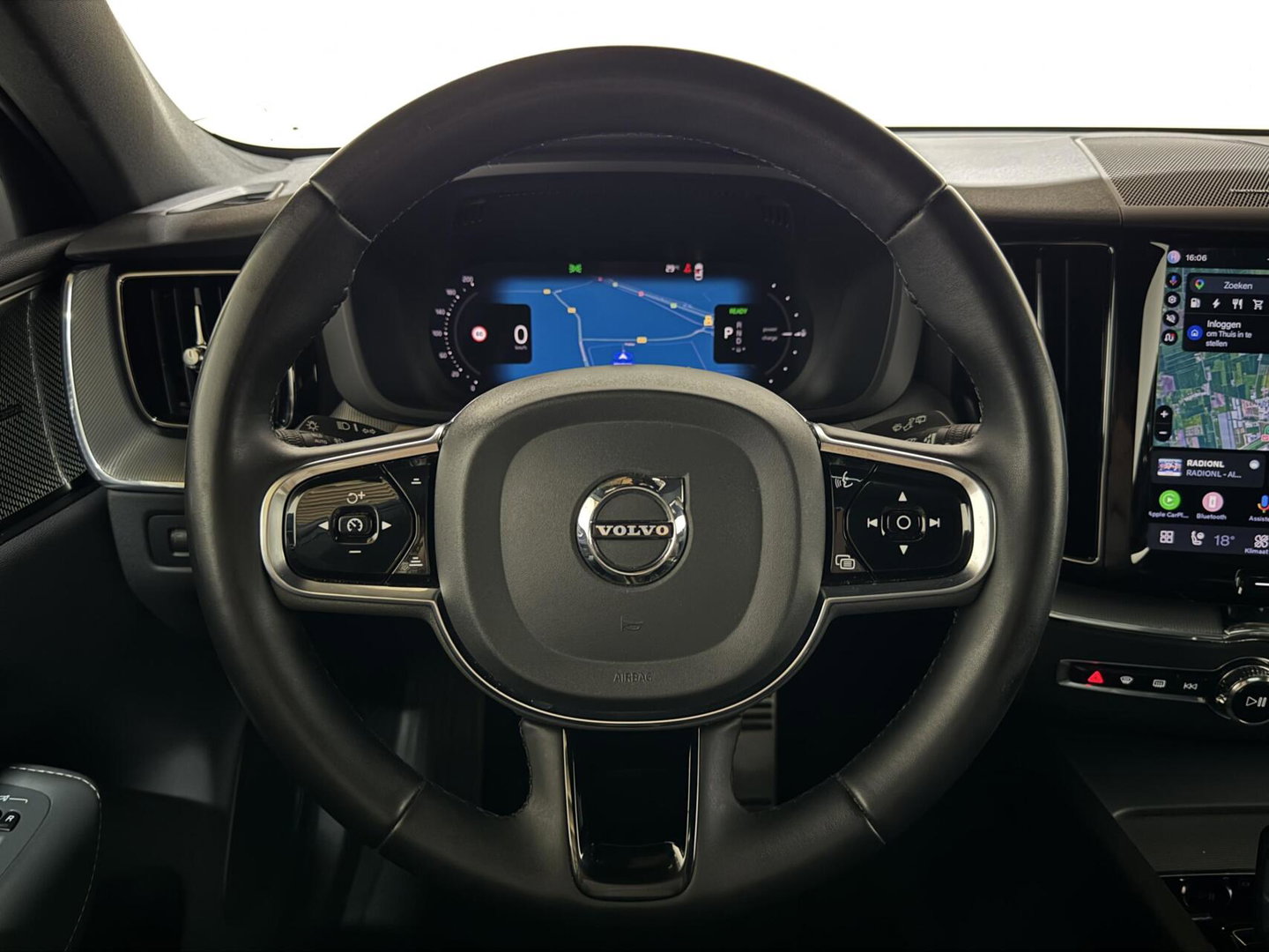 Volvo XC60 2.0 T6 Plug-in hybrid AWD R-Design Pano Google H/K HUD 360º