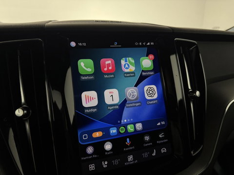 Volvo XC60 2.0 T6 Plug-in hybrid AWD R-Design Pano Google H/K HUD 360º