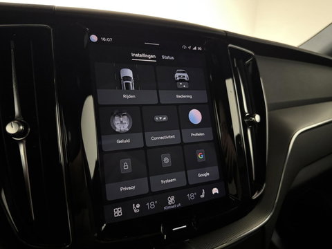 Volvo XC60 2.0 T6 Plug-in hybrid AWD R-Design Pano Google H/K HUD 360º