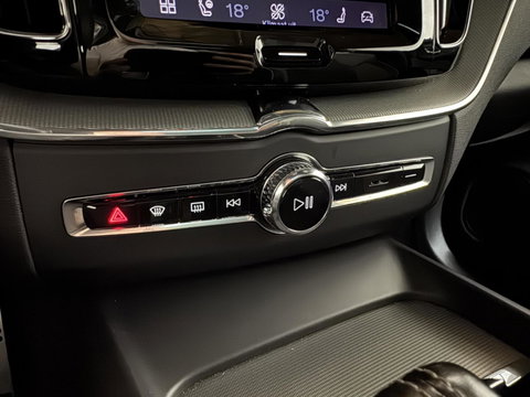 Volvo XC60 2.0 T6 Plug-in hybrid AWD R-Design Pano Google H/K HUD 360º