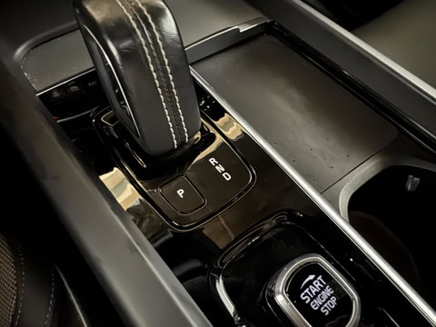 Volvo XC60 2.0 T6 Plug-in hybrid AWD R-Design Pano Google H/K HUD 360º
