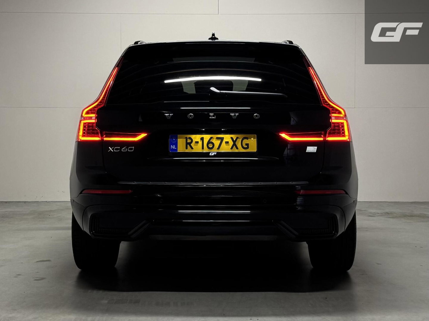 Volvo XC60 2.0 T6 Plug-in hybrid AWD R-Design Pano Google H/K HUD 360º