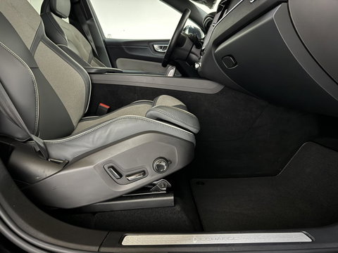 Volvo XC60 2.0 T6 Plug-in hybrid AWD R-Design Pano Google H/K HUD 360º