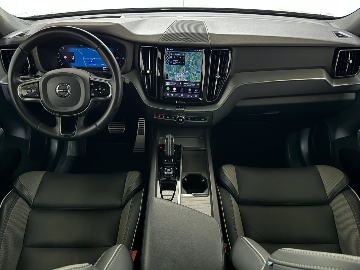 Volvo XC60 2.0 T6 Plug-in hybrid AWD R-Design Pano Google H/K HUD 360º