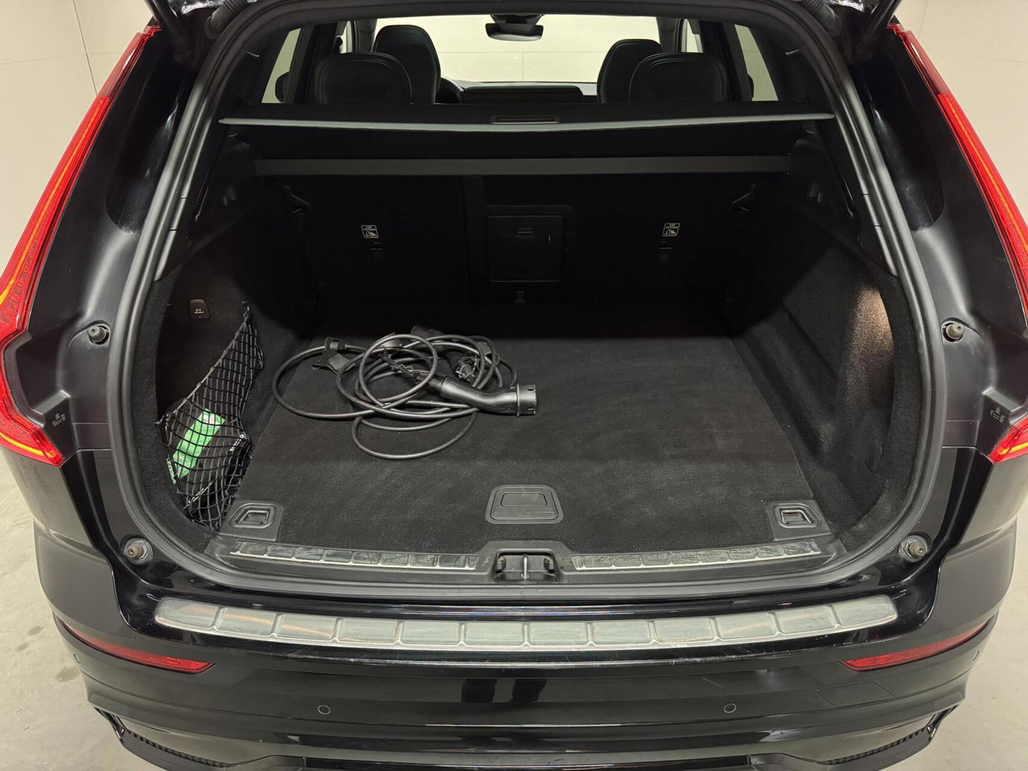Volvo XC60 2.0 T6 Plug-in hybrid AWD R-Design Pano Google H/K HUD 360º