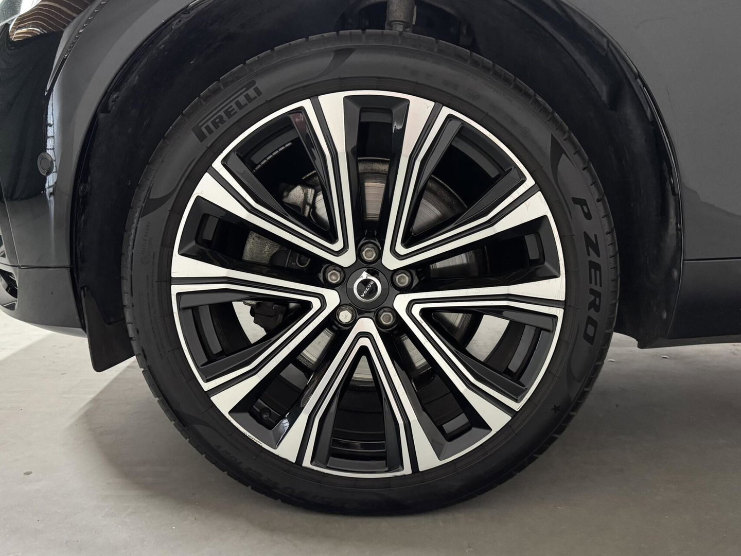 Volvo XC60 2.0 T6 Plug-in hybrid AWD R-Design Pano Google H/K HUD 360º