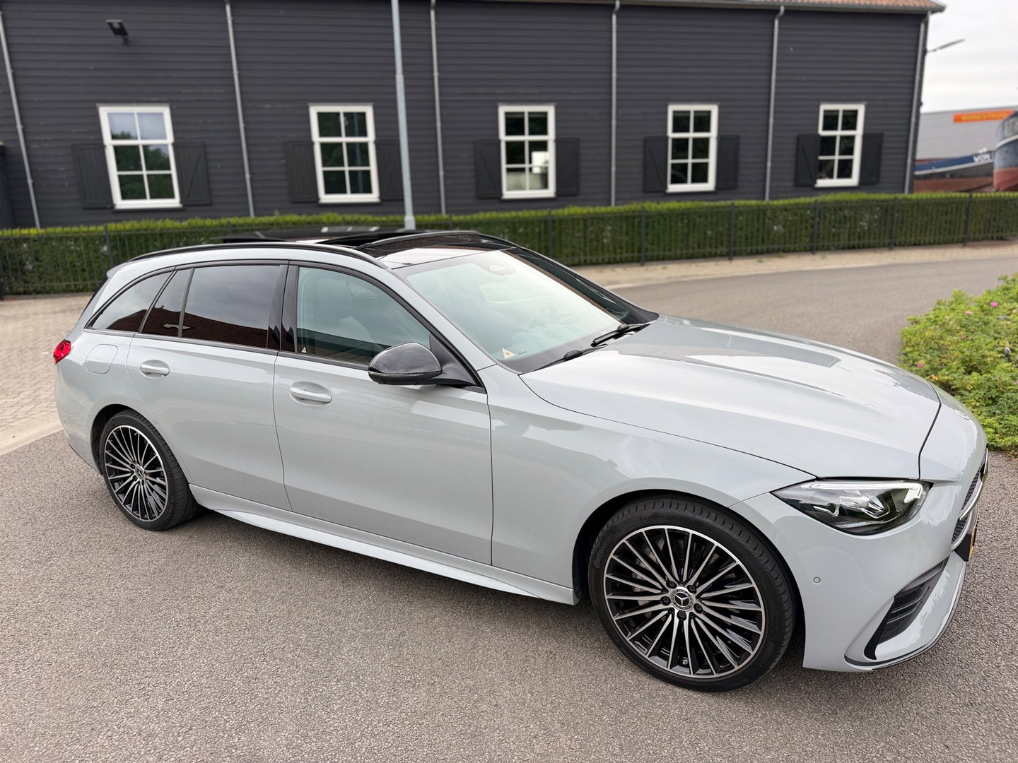 Mercedes-Benz C-Klasse Estate 300e AMG | Panoramaschuifdak | Night | Burmester | Rijassistentiepakket Plus Led-High Performance