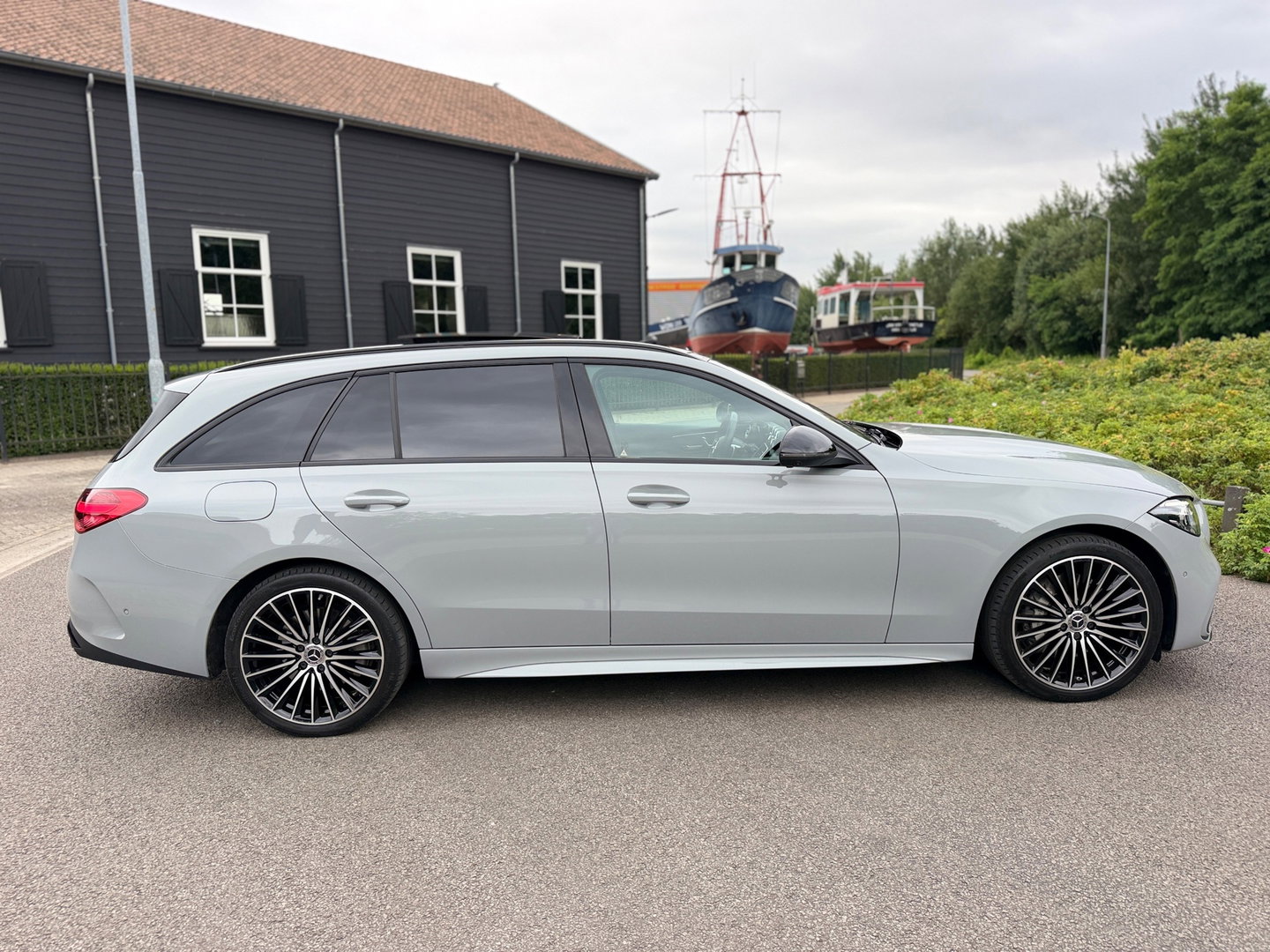 Mercedes-Benz C-Klasse Estate 300e AMG | Panoramaschuifdak | Night | Burmester | Rijassistentiepakket Plus Led-High Performance
