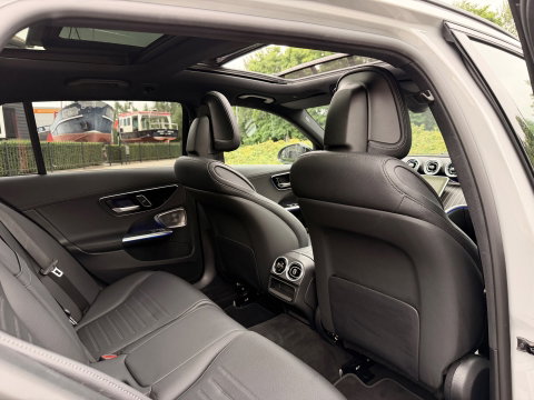 Mercedes-Benz C-Klasse Estate 300e AMG | Panoramaschuifdak | Night | Burmester | Rijassistentiepakket Plus Led-High Performance