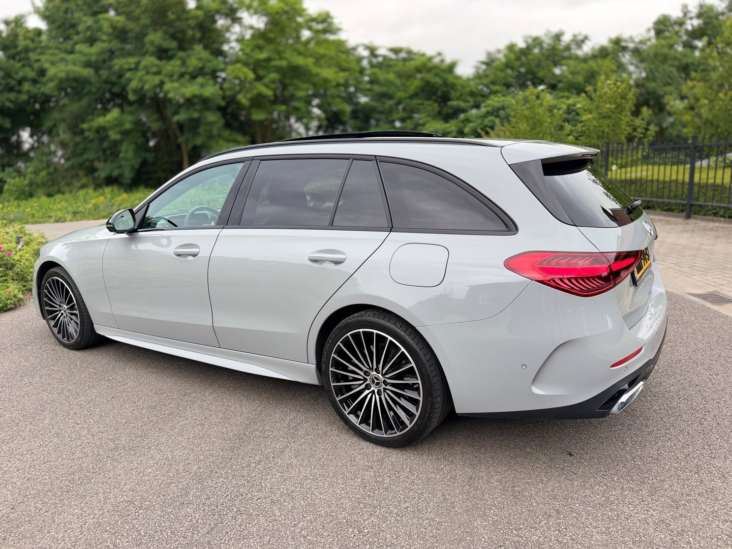 Mercedes-Benz C-Klasse Estate 300e AMG | Panoramaschuifdak | Night | Burmester | Rijassistentiepakket Plus Led-High Performance