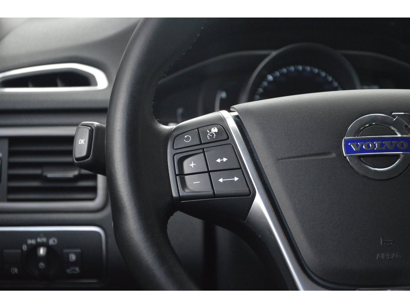 Volvo XC70 D4 Inscription Edition | Adaptive Cruise | Trekhaak | Standkachel | Dealer Onderhouden | Leer |
