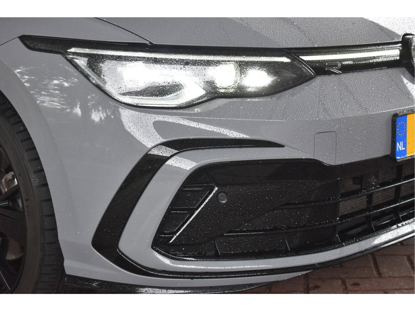 Volkswagen Golf 2.0 TSI 191 PK 3x R-Line Nardo Grey Winter pakket | Zéér netjes | Open dak | Keyless | Sfeerverlichting | Carplay | Stoel- & stuurverwarming | DAB