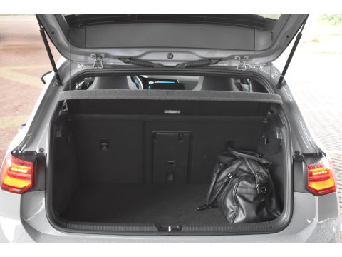 Volkswagen Golf 2.0 TSI 191 PK 3x R-Line Nardo Grey Winter pakket | Zéér netjes | Open dak | Keyless | Sfeerverlichting | Carplay | Stoel- & stuurverwarming | DAB