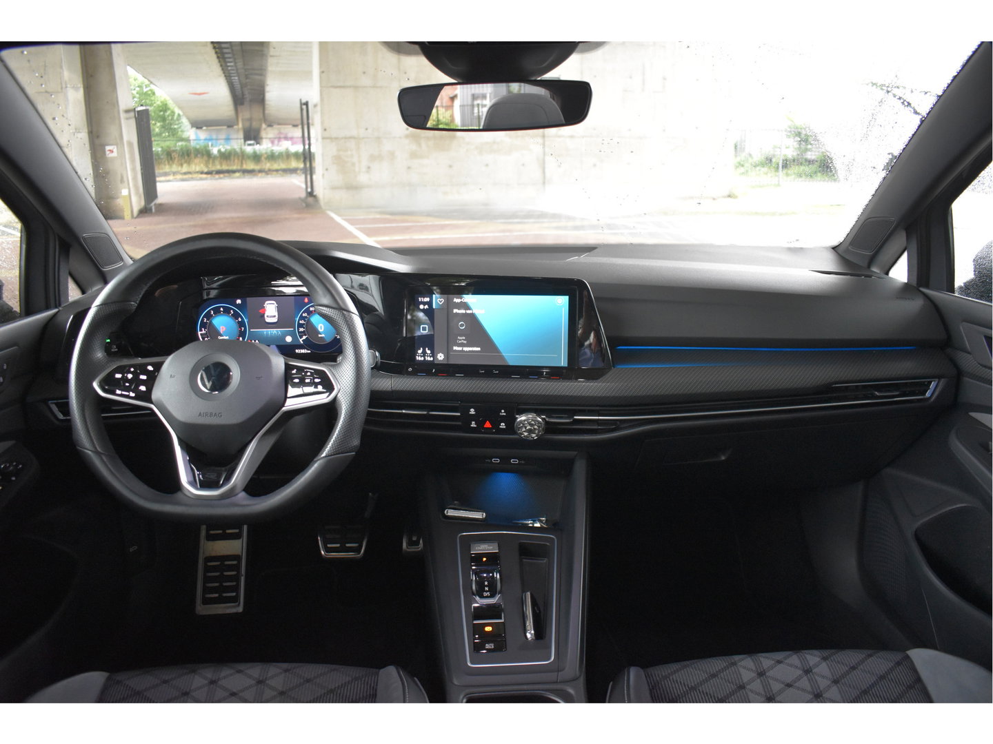 Volkswagen Golf 2.0 TSI 191 PK 3x R-Line Nardo Grey Winter pakket | Zéér netjes | Open dak | Keyless | Sfeerverlichting | Carplay | Stoel- & stuurverwarming | DAB