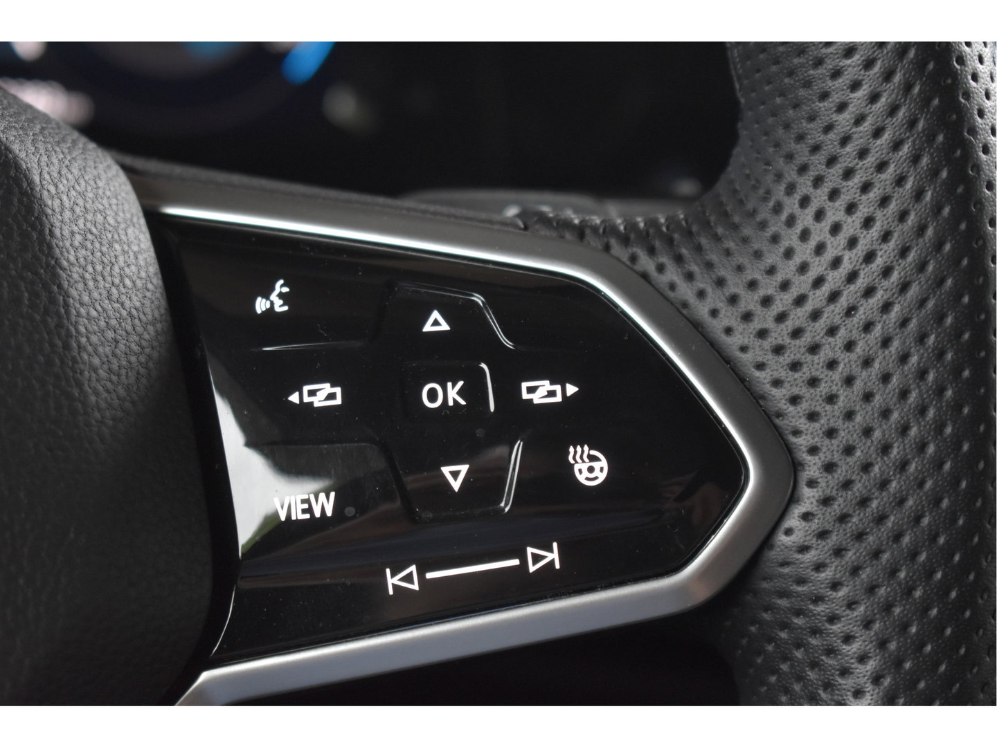 Volkswagen Golf 2.0 TSI 191 PK 3x R-Line Nardo Grey Winter pakket | Zéér netjes | Open dak | Keyless | Sfeerverlichting | Carplay | Stoel- & stuurverwarming | DAB