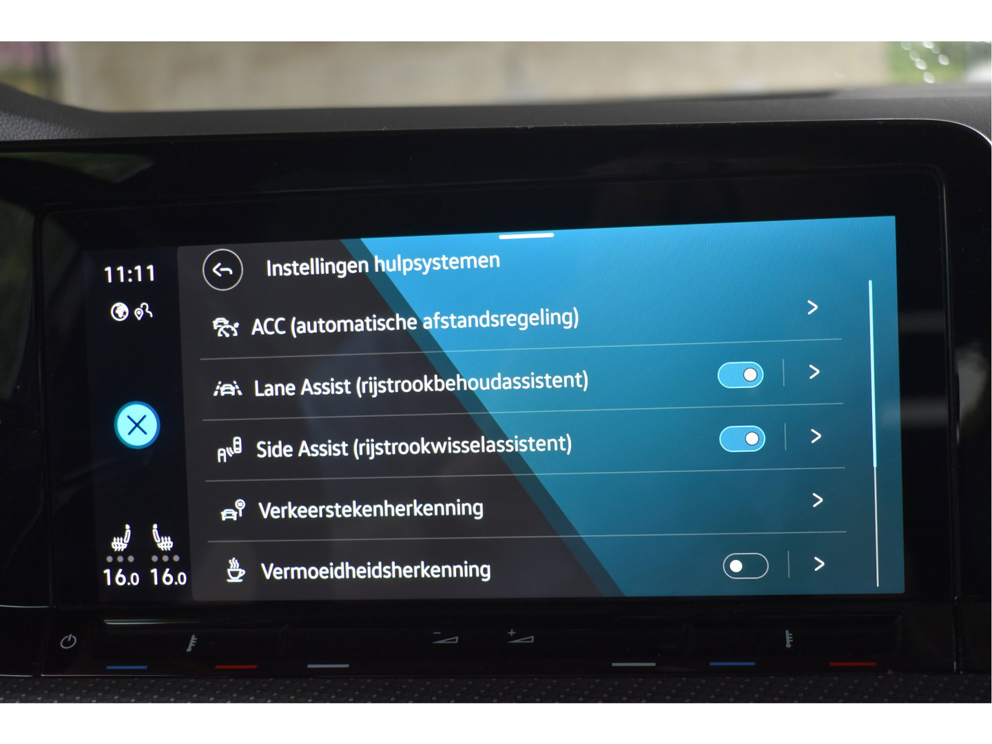 Volkswagen Golf 2.0 TSI 191 PK 3x R-Line Nardo Grey Winter pakket | Zéér netjes | Open dak | Keyless | Sfeerverlichting | Carplay | Stoel- & stuurverwarming | DAB