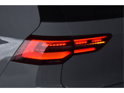 Volkswagen Golf 2.0 TSI 191 PK 3x R-Line Nardo Grey Winter pakket | Zéér netjes | Open dak | Keyless | Sfeerverlichting | Carplay | Stoel- & stuurverwarming | DAB