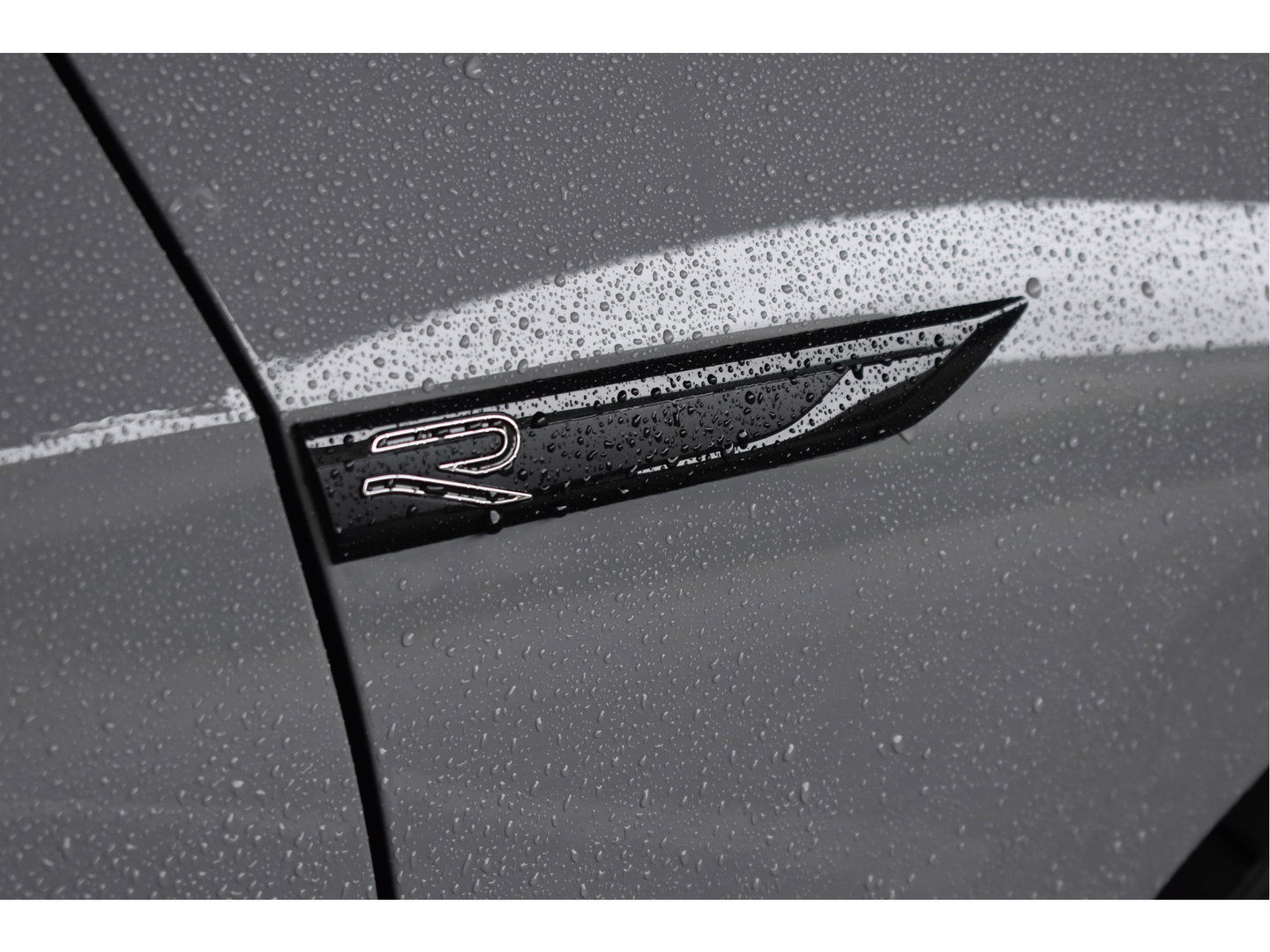 Volkswagen Golf 2.0 TSI 191 PK 3x R-Line Nardo Grey Winter pakket | Zéér netjes | Open dak | Keyless | Sfeerverlichting | Carplay | Stoel- & stuurverwarming | DAB