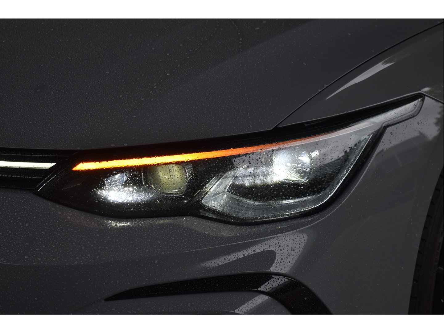 Volkswagen Golf 2.0 TSI 191 PK 3x R-Line Nardo Grey Winter pakket | Zéér netjes | Open dak | Keyless | Sfeerverlichting | Carplay | Stoel- & stuurverwarming | DAB