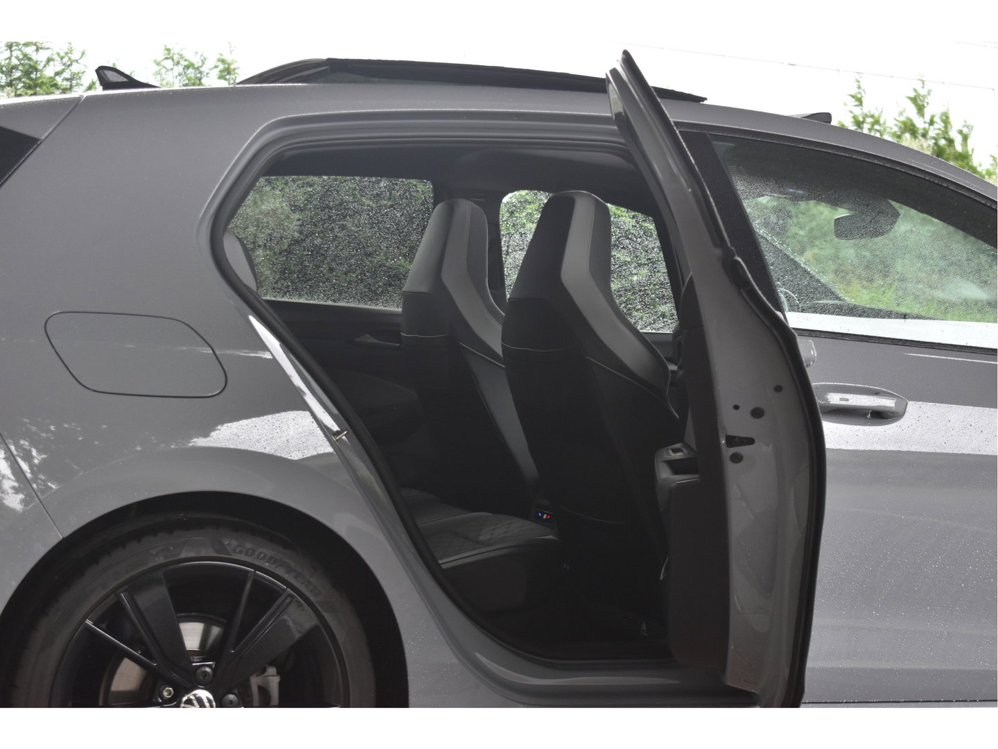 Volkswagen Golf 2.0 TSI 191 PK 3x R-Line Nardo Grey Winter pakket | Zéér netjes | Open dak | Keyless | Sfeerverlichting | Carplay | Stoel- & stuurverwarming | DAB
