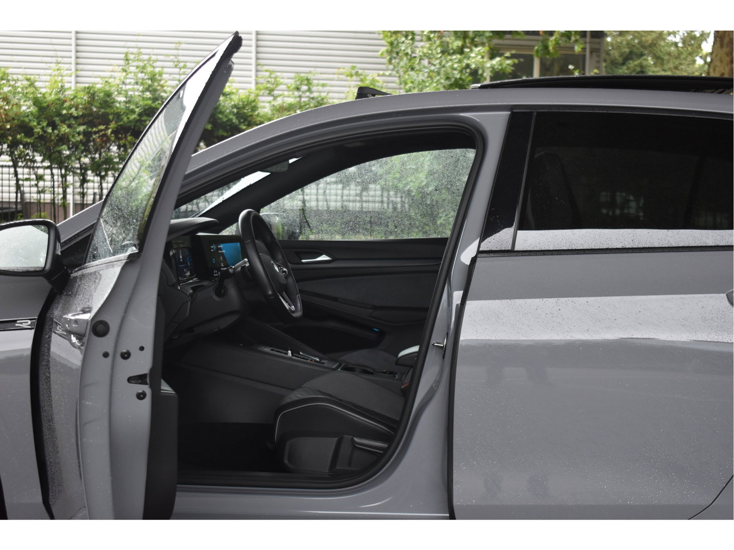 Volkswagen Golf 2.0 TSI 191 PK 3x R-Line Nardo Grey Winter pakket | Zéér netjes | Open dak | Keyless | Sfeerverlichting | Carplay | Stoel- & stuurverwarming | DAB