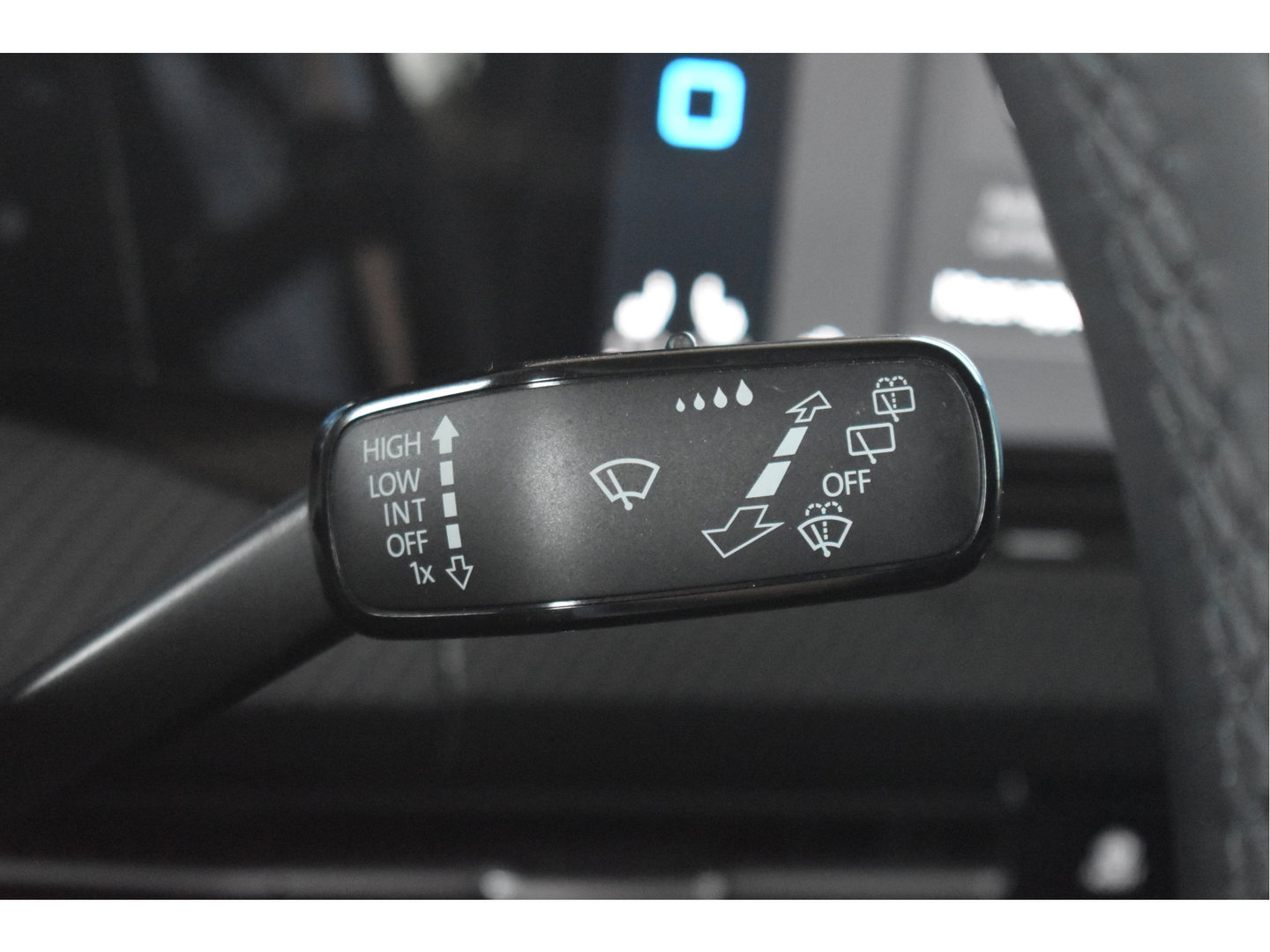 Volkswagen Golf 2.0 TSI 191 PK 3x R-Line Nardo Grey Winter pakket | Zéér netjes | Open dak | Keyless | Sfeerverlichting | Carplay | Stoel- & stuurverwarming | DAB