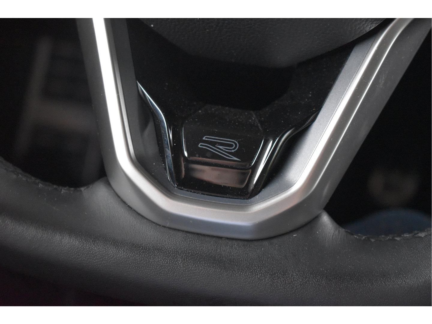 Volkswagen Golf 2.0 TSI 191 PK 3x R-Line Nardo Grey Winter pakket | Zéér netjes | Open dak | Keyless | Sfeerverlichting | Carplay | Stoel- & stuurverwarming | DAB