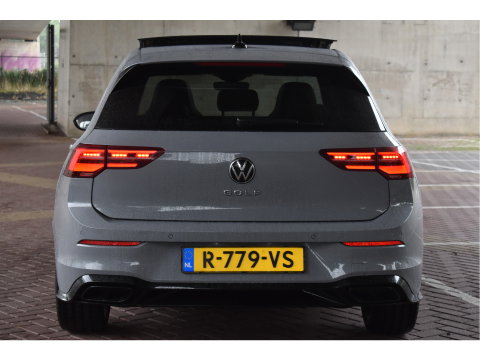 Volkswagen Golf 2.0 TSI 191 PK 3x R-Line Nardo Grey Winter pakket | Zéér netjes | Open dak | Keyless | Sfeerverlichting | Carplay | Stoel- & stuurverwarming | DAB