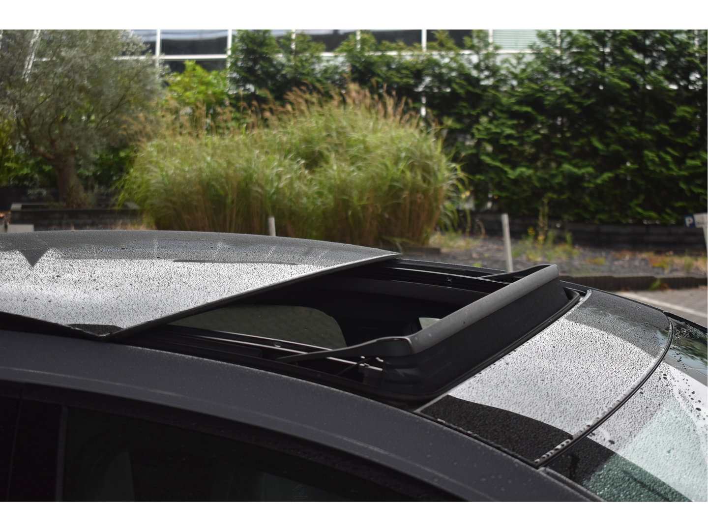 Volkswagen Golf 2.0 TSI 191 PK 3x R-Line Nardo Grey Winter pakket | Zéér netjes | Open dak | Keyless | Sfeerverlichting | Carplay | Stoel- & stuurverwarming | DAB
