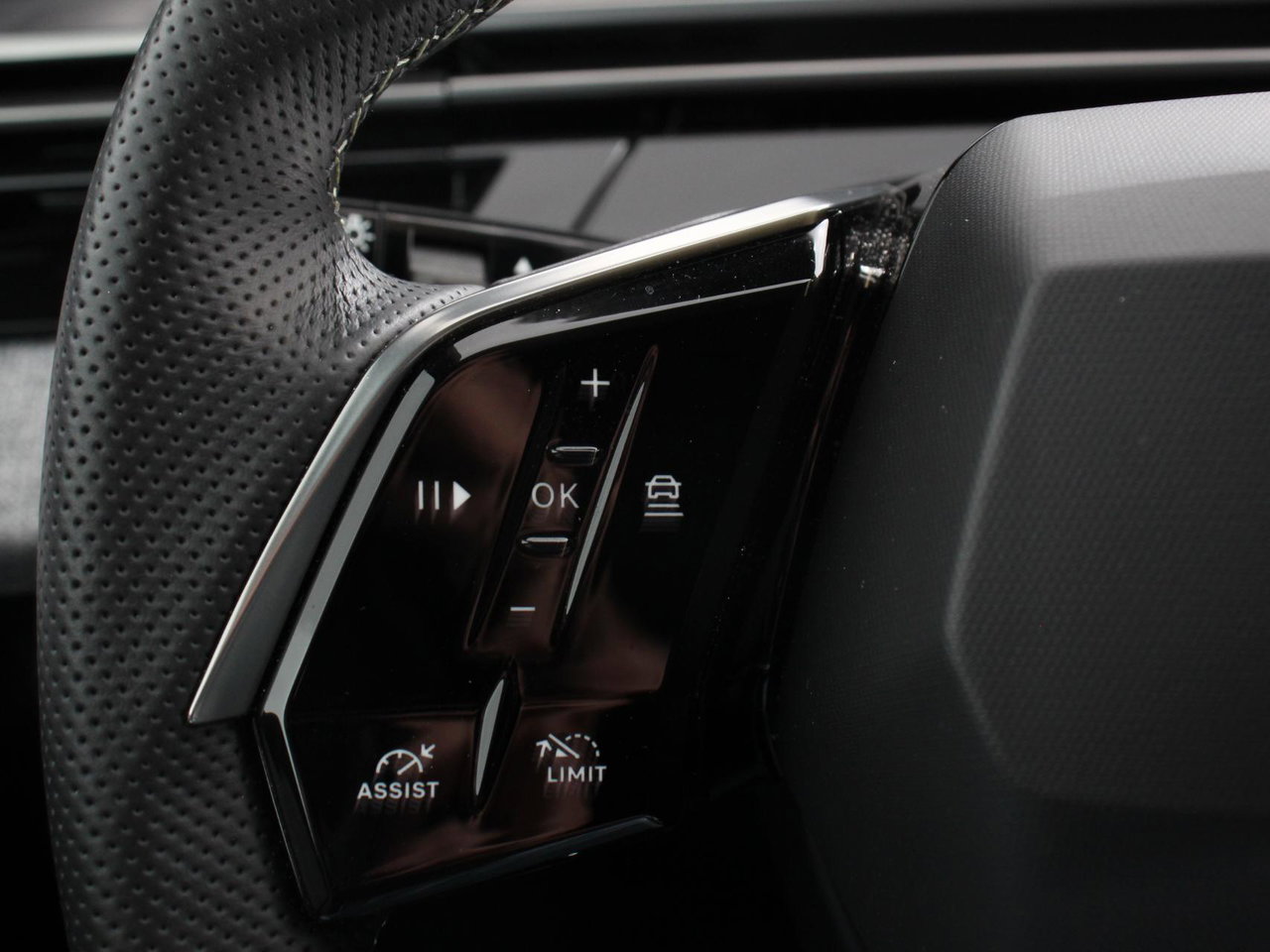 Peugeot e-3008