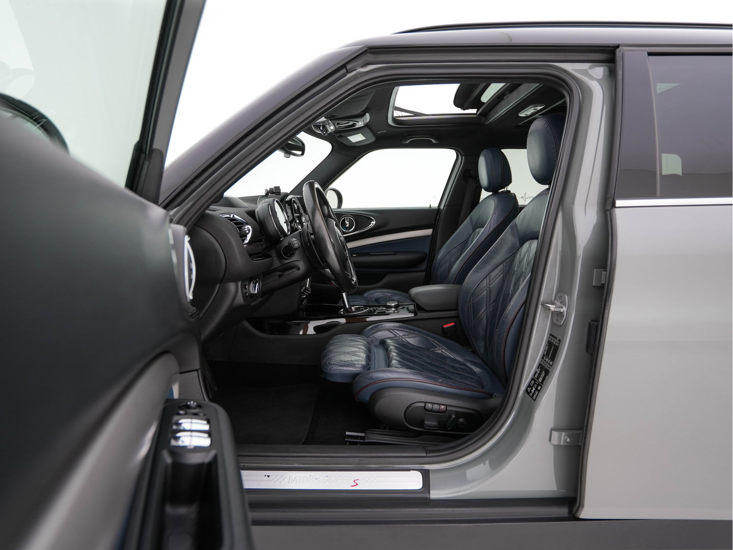 MINI Clubman 2.0 Cooper SD ALL4 Chili Serious Business Aut. *PANO | FULL-LED | HEATED-SPORTSEATS | HARMAN/KARDON | KEYLESS | MEMORY-PACK | CARBON-INLAY | HEAD-UP | SHIFTPADDLES | NAVI-FULLMAP | ECC | PDC | CRUISE | AMBIENTLIGHT | TOWBAR | 18''ALU