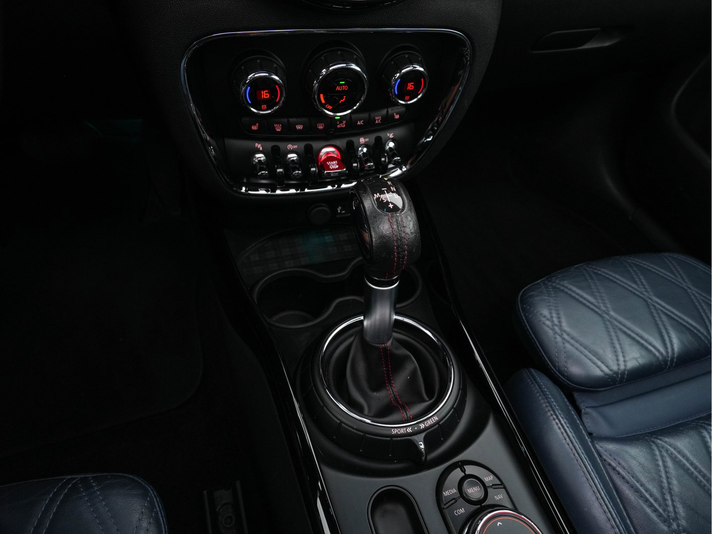 MINI Clubman 2.0 Cooper SD ALL4 Chili Serious Business Aut. *PANO | FULL-LED | HEATED-SPORTSEATS | HARMAN/KARDON | KEYLESS | MEMORY-PACK | CARBON-INLAY | HEAD-UP | SHIFTPADDLES | NAVI-FULLMAP | ECC | PDC | CRUISE | AMBIENTLIGHT | TOWBAR | 18''ALU