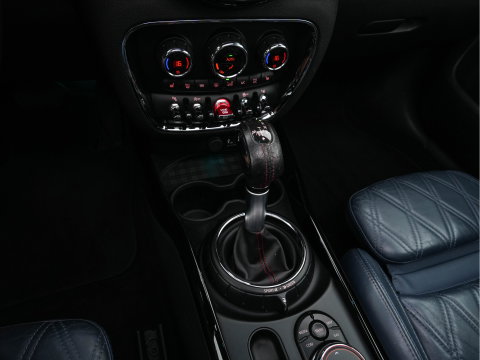 MINI Clubman 2.0 Cooper SD ALL4 Chili Serious Business Aut. *PANO | FULL-LED | HEATED-SPORTSEATS | HARMAN/KARDON | KEYLESS | MEMORY-PACK | CARBON-INLAY | HEAD-UP | SHIFTPADDLES | NAVI-FULLMAP | ECC | PDC | CRUISE | AMBIENTLIGHT | TOWBAR | 18''ALU