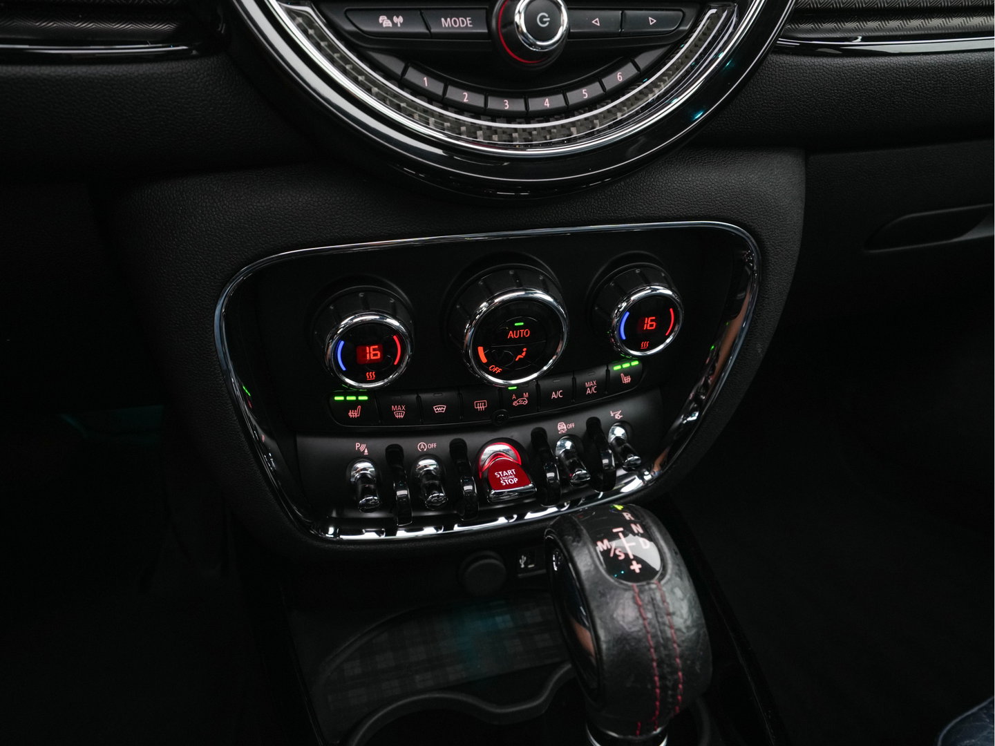 MINI Clubman 2.0 Cooper SD ALL4 Chili Serious Business Aut. *PANO | FULL-LED | HEATED-SPORTSEATS | HARMAN/KARDON | KEYLESS | MEMORY-PACK | CARBON-INLAY | HEAD-UP | SHIFTPADDLES | NAVI-FULLMAP | ECC | PDC | CRUISE | AMBIENTLIGHT | TOWBAR | 18''ALU