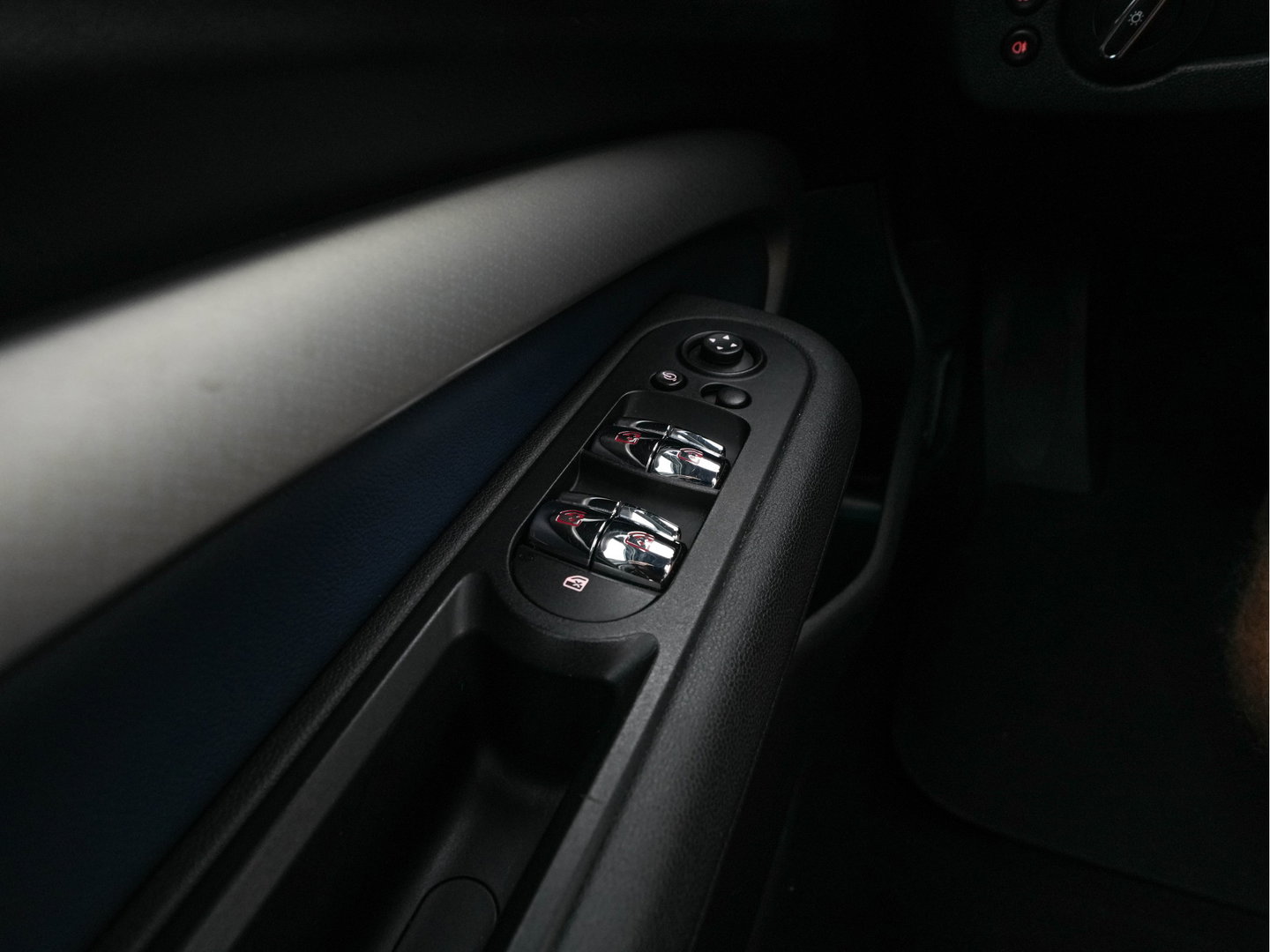 MINI Clubman 2.0 Cooper SD ALL4 Chili Serious Business Aut. *PANO | FULL-LED | HEATED-SPORTSEATS | HARMAN/KARDON | KEYLESS | MEMORY-PACK | CARBON-INLAY | HEAD-UP | SHIFTPADDLES | NAVI-FULLMAP | ECC | PDC | CRUISE | AMBIENTLIGHT | TOWBAR | 18''ALU