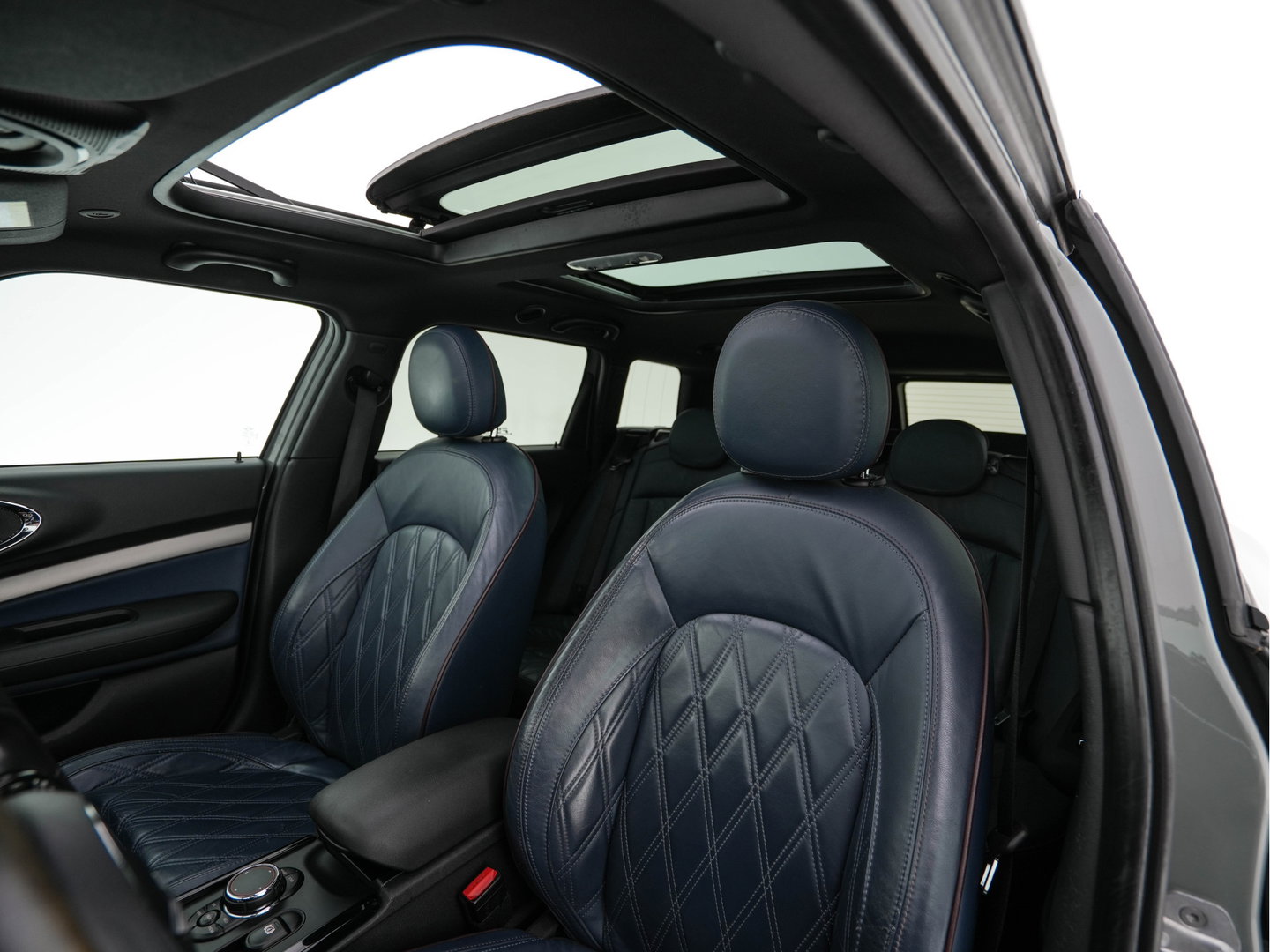 MINI Clubman 2.0 Cooper SD ALL4 Chili Serious Business Aut. *PANO | FULL-LED | HEATED-SPORTSEATS | HARMAN/KARDON | KEYLESS | MEMORY-PACK | CARBON-INLAY | HEAD-UP | SHIFTPADDLES | NAVI-FULLMAP | ECC | PDC | CRUISE | AMBIENTLIGHT | TOWBAR | 18''ALU