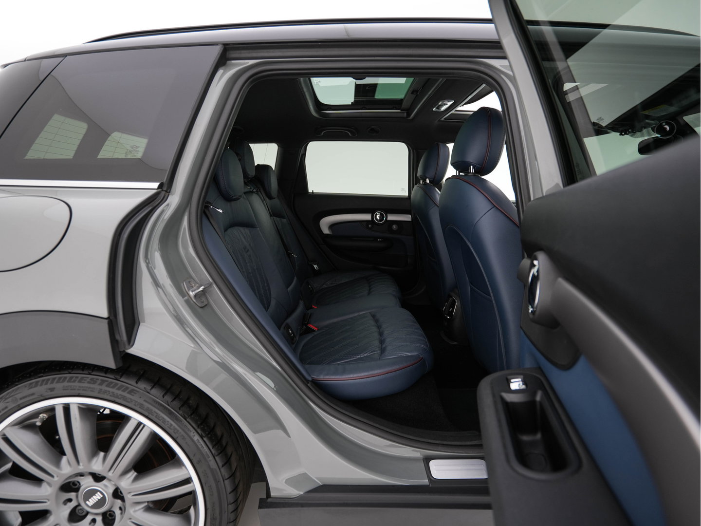MINI Clubman 2.0 Cooper SD ALL4 Chili Serious Business Aut. *PANO | FULL-LED | HEATED-SPORTSEATS | HARMAN/KARDON | KEYLESS | MEMORY-PACK | CARBON-INLAY | HEAD-UP | SHIFTPADDLES | NAVI-FULLMAP | ECC | PDC | CRUISE | AMBIENTLIGHT | TOWBAR | 18''ALU