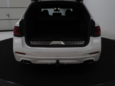 BMW 5 Serie Touring 530e xDrive M Sport | SOH 89,9% | Panoramadak | Head-Up | Full LED | Trekhaak | Carplay | Bluetooth | Navigatie | Sfeerverlichting | Stoelverwarming | Achteruitrij camera | Adaptive cruise control | Climate control