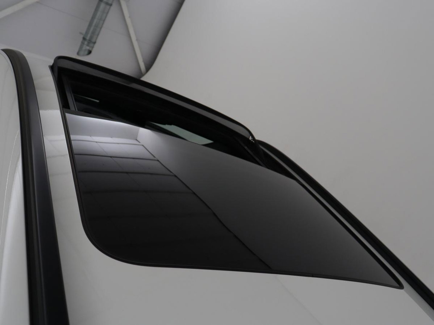 BMW 5 Serie Touring 530e xDrive M Sport | SOH 89,9% | Panoramadak | Head-Up | Full LED | Trekhaak | Carplay | Bluetooth | Navigatie | Sfeerverlichting | Stoelverwarming | Achteruitrij camera | Adaptive cruise control | Climate control
