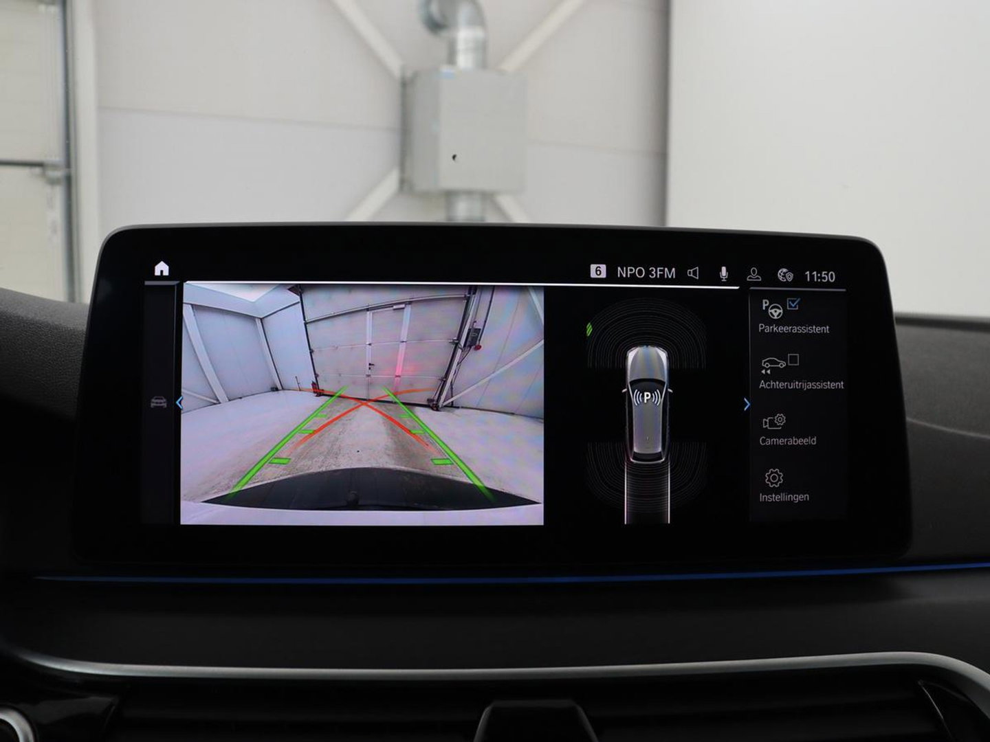 BMW 5 Serie Touring 530e xDrive M Sport | SOH 89,9% | Panoramadak | Head-Up | Full LED | Trekhaak | Carplay | Bluetooth | Navigatie | Sfeerverlichting | Stoelverwarming | Achteruitrij camera | Adaptive cruise control | Climate control