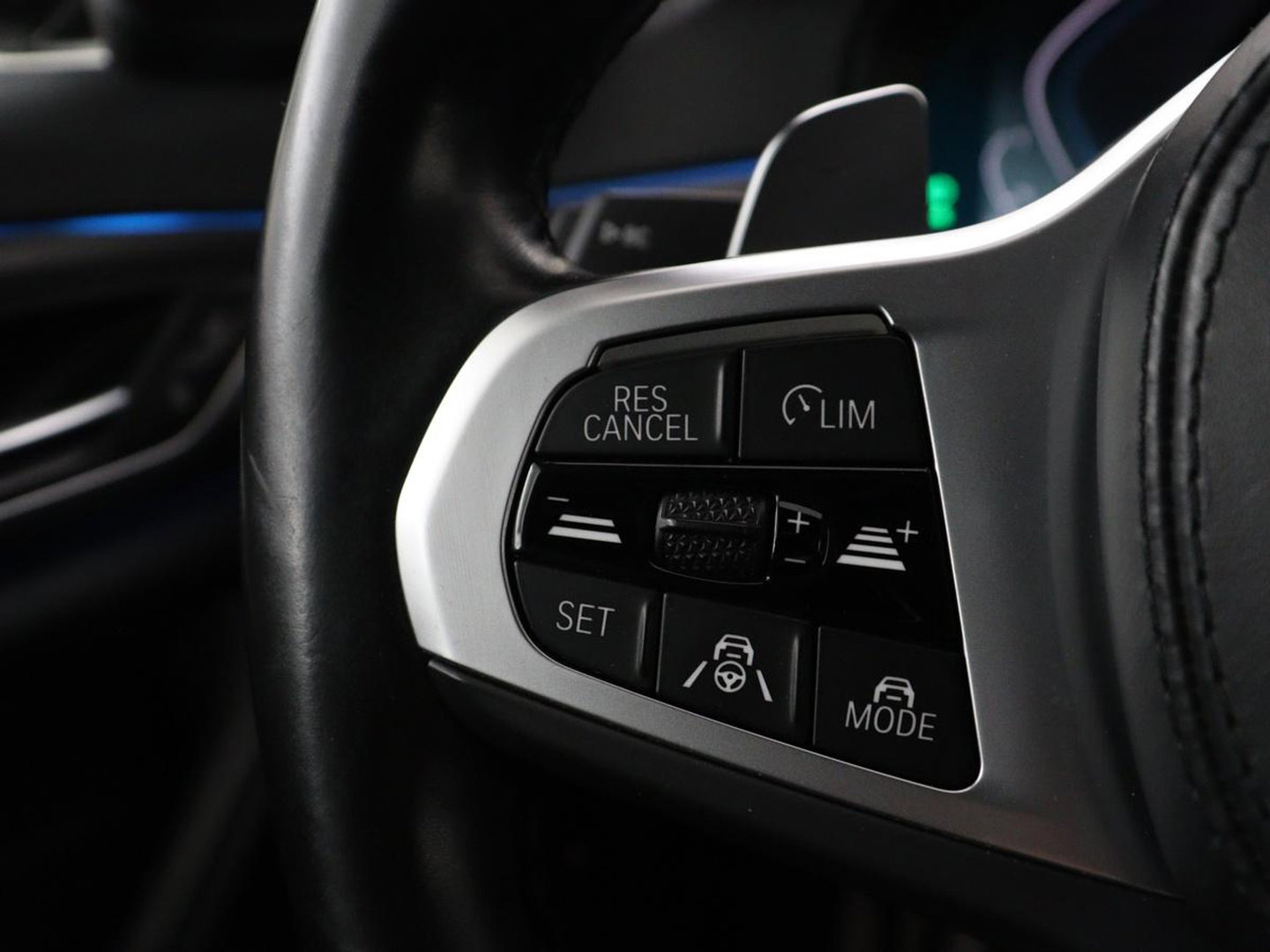 BMW 5 Serie Touring 530e xDrive M Sport | SOH 89,9% | Panoramadak | Head-Up | Full LED | Trekhaak | Carplay | Bluetooth | Navigatie | Sfeerverlichting | Stoelverwarming | Achteruitrij camera | Adaptive cruise control | Climate control