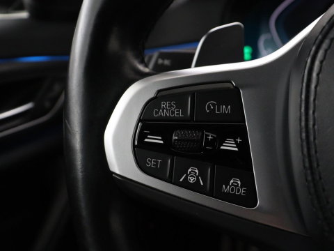 BMW 5 Serie Touring 530e xDrive M Sport | SOH 89,9% | Panoramadak | Head-Up | Full LED | Trekhaak | Carplay | Bluetooth | Navigatie | Sfeerverlichting | Stoelverwarming | Achteruitrij camera | Adaptive cruise control | Climate control