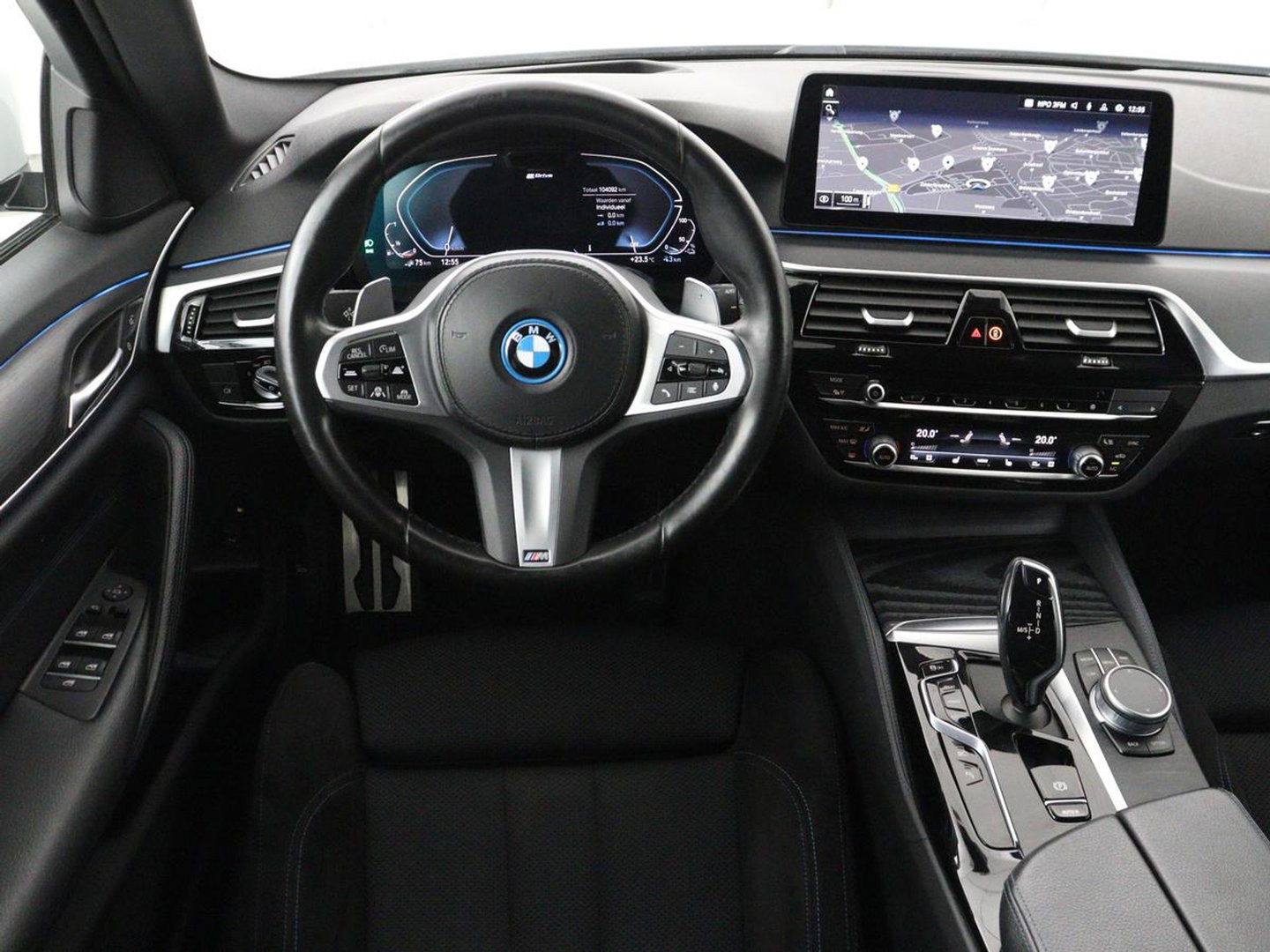 BMW 5 Serie Touring 530e xDrive M Sport | SOH 89,9% | Panoramadak | Head-Up | Full LED | Trekhaak | Carplay | Bluetooth | Navigatie | Sfeerverlichting | Stoelverwarming | Achteruitrij camera | Adaptive cruise control | Climate control
