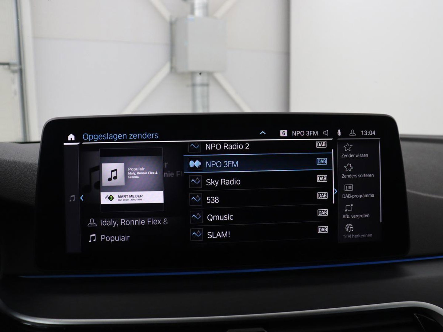 BMW 5 Serie Touring 530e xDrive M Sport | SOH 89,9% | Panoramadak | Head-Up | Full LED | Trekhaak | Carplay | Bluetooth | Navigatie | Sfeerverlichting | Stoelverwarming | Achteruitrij camera | Adaptive cruise control | Climate control