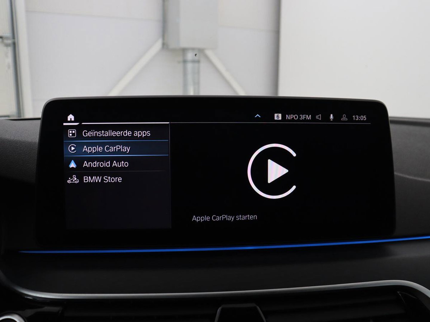 BMW 5 Serie Touring 530e xDrive M Sport | SOH 89,9% | Panoramadak | Head-Up | Full LED | Trekhaak | Carplay | Bluetooth | Navigatie | Sfeerverlichting | Stoelverwarming | Achteruitrij camera | Adaptive cruise control | Climate control